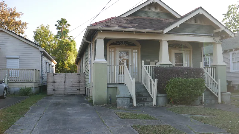 Two Bedroom Apartment (Gentilly) — Photo 1