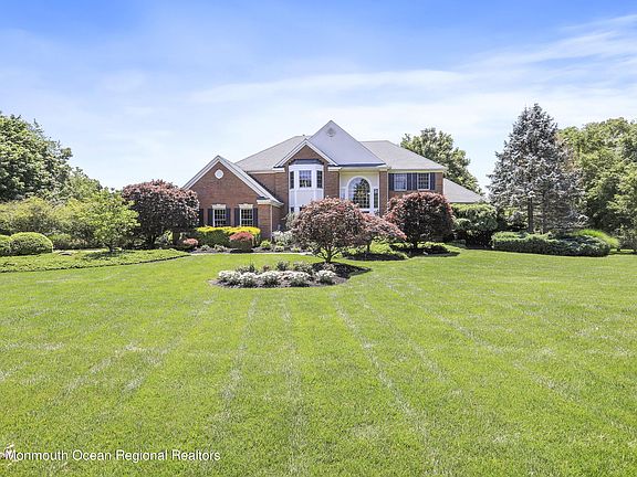 2nd image of 14 Twin Lakes Dr