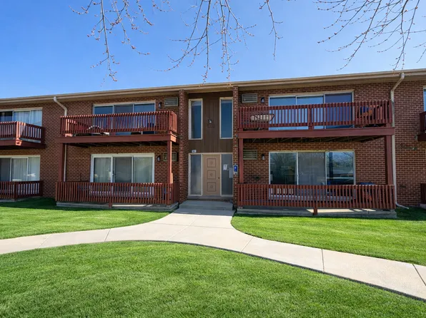 555 N Carroll Pkwy APT 1F, Glenwood, IL 60425