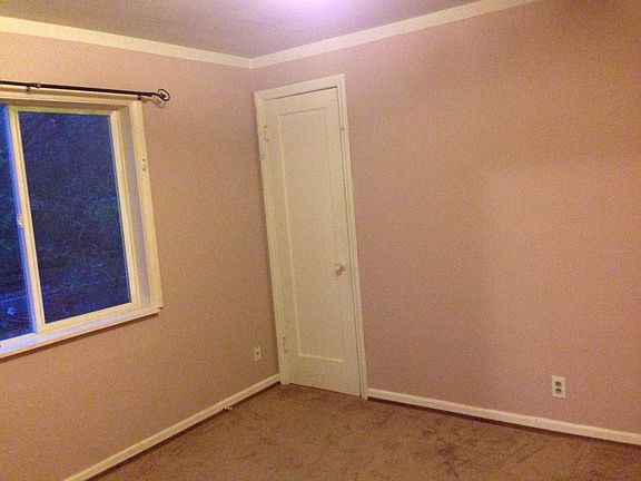 4th image of 10402 8th Ave NE