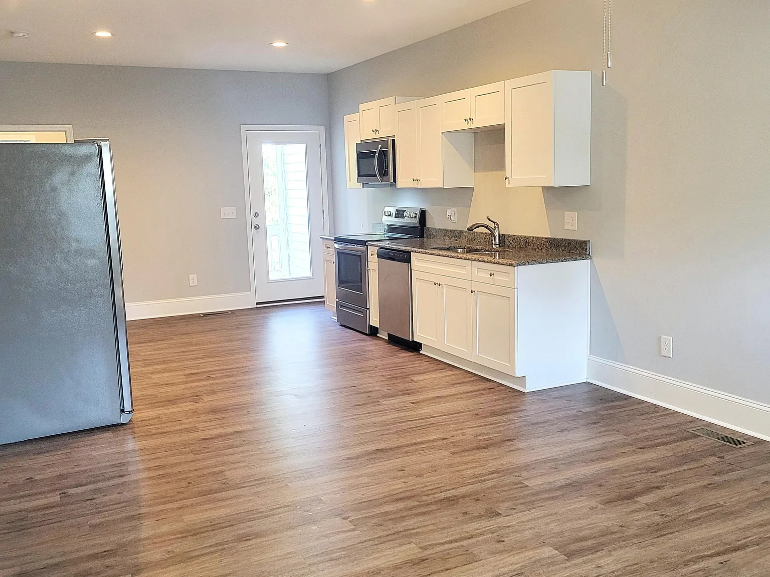 2 bed, 2.0 bath, 1046 sqft, $1,550 — Photo 4
