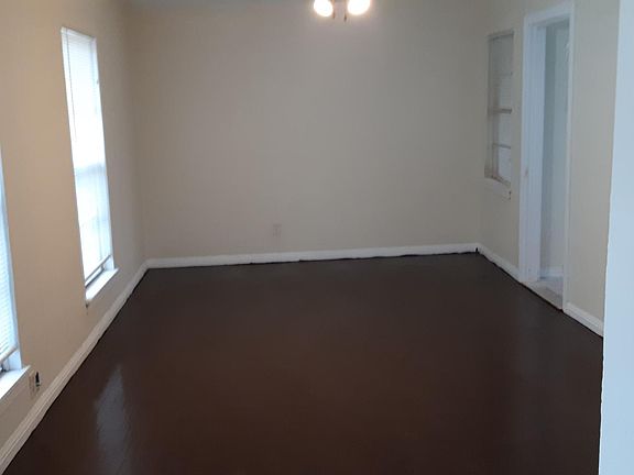 2nd image of 322 Greenbriar Dr