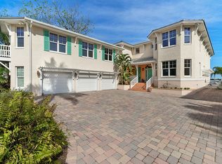 930 Weedon Dr NE, Saint Petersburg, FL 33702