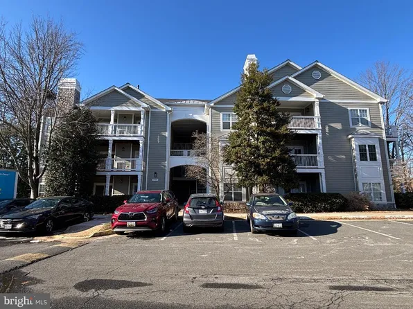 1704 Lake Shore Crest Dr APT 15, Reston, VA 20190