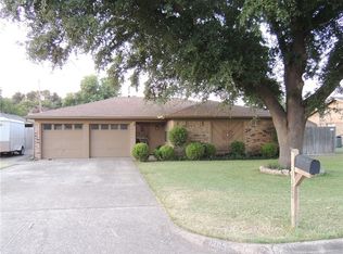 1305 Augusta Rd, Benbrook, TX 76126