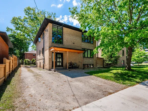 76 35th St, Toronto, ON M8W 3K4