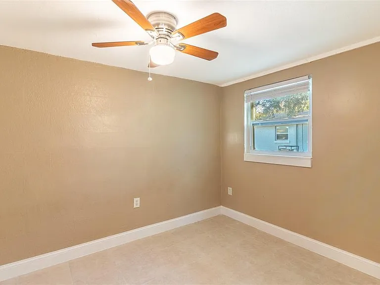 114 E Northside Dr #3 — Photo 7