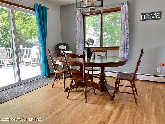 4th image of 812 Pembina Trl