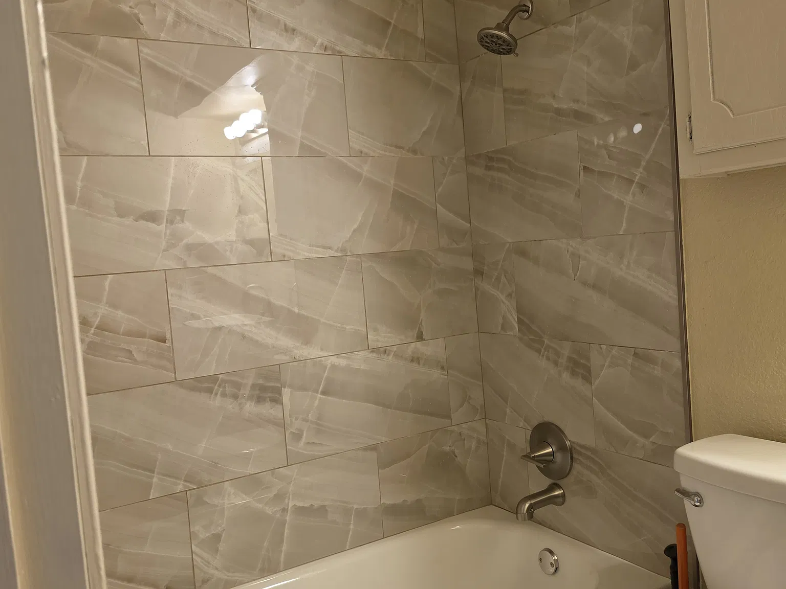 2 bed, 1.5 bath, 800 sqft, $950 — Photo 2