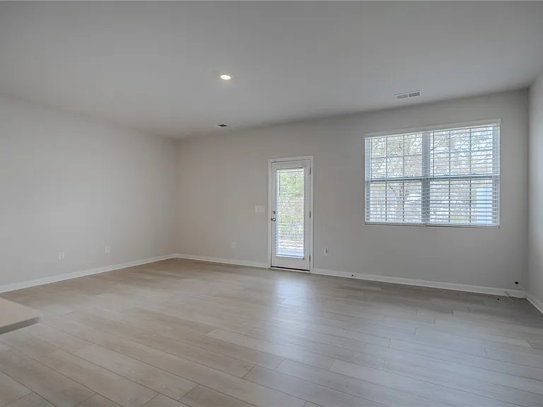14 Loebner Ln — Photo 15