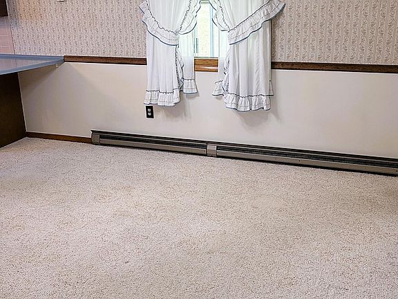 4th image of 19 Pineview Dr