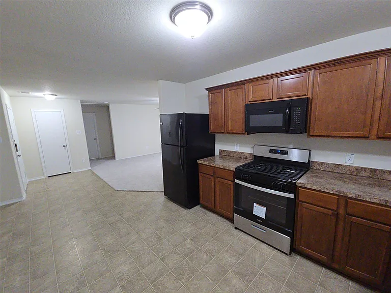 810 Lightningbug Ln — Photo 5