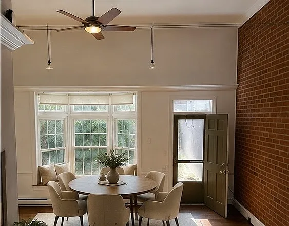 2 bed, 1.5 bath, 2125 sqft, $3,100 — Photo 2