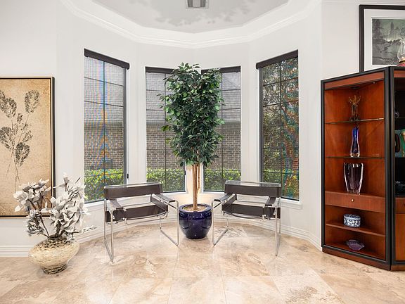 5th image of 195 Oarwood Pl