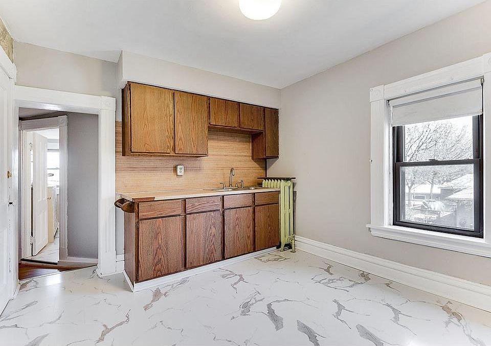 1st image of 125 Winter St #2