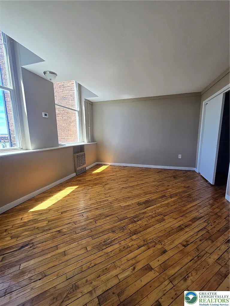 1 bed, 1.0 bath, $1,150 — Photo 3
