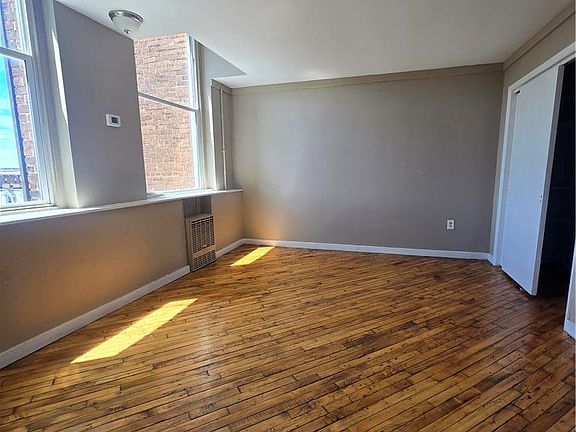 3rd image of 1402 W Liberty St APT 402