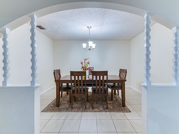 4th image of 1013 Alamanda Dr