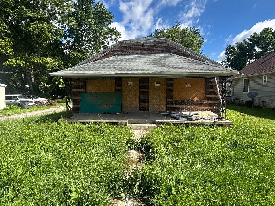 1st image of 1028 W 10th St