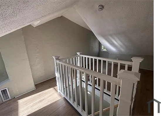 1636 E State St — Photo 7