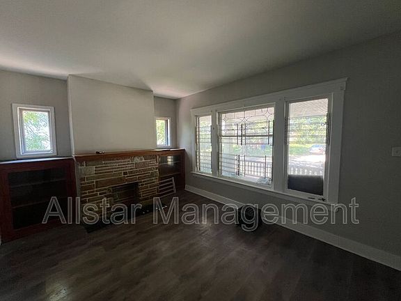 5th image of 9016-9018 Yale Ave