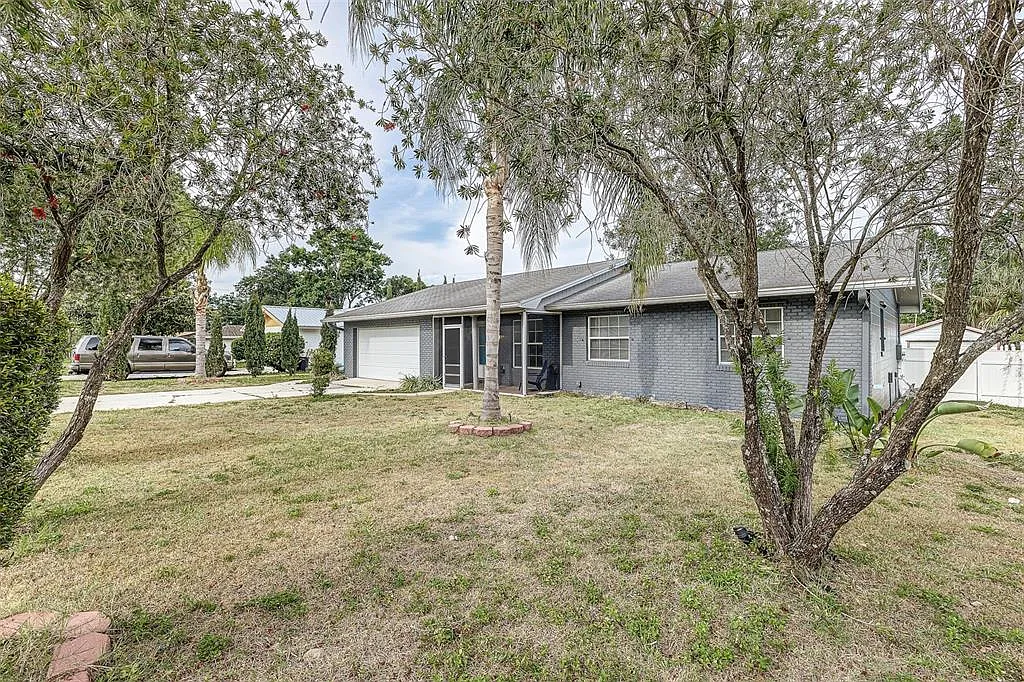3 bed, 2.0 bath, 1470 sqft, $2,000 — Photo 2