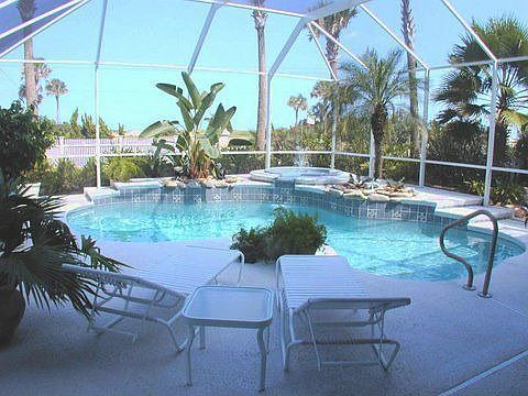 Pool & waterfall spa