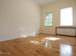 6073 55th St APT 1R, Maspeth, NY 11378