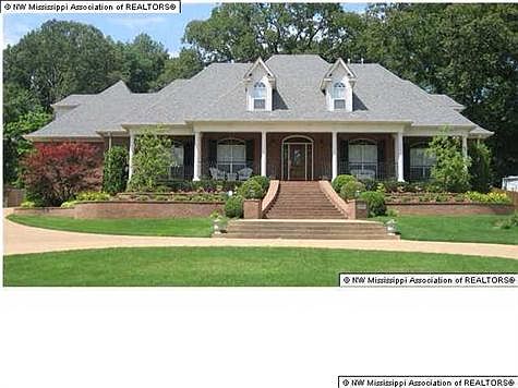 3rd image of 2016 Nottaway Dr
