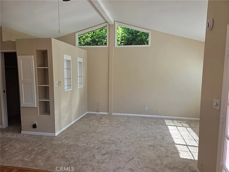 15219 Wyandotte St — Photo 28