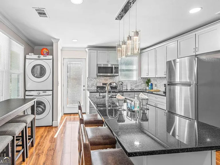 1298 Douglas St SW #A — Photo 5