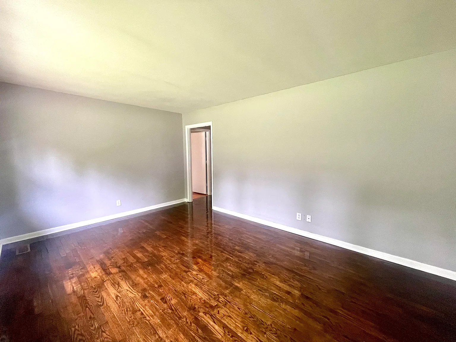 3 bed, 2.0 bath, 1400 sqft, $1,400 — Photo 2