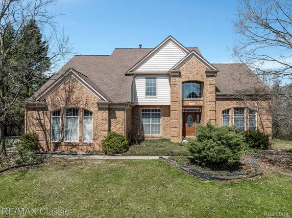12459 White Tail Ct, Plymouth, MI 48170