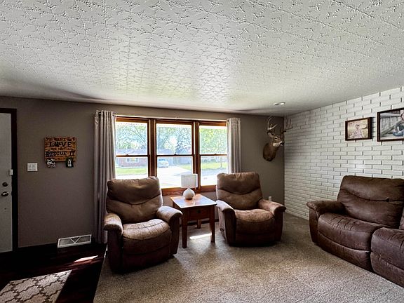 4th image of 1404 Ponderosa Ave