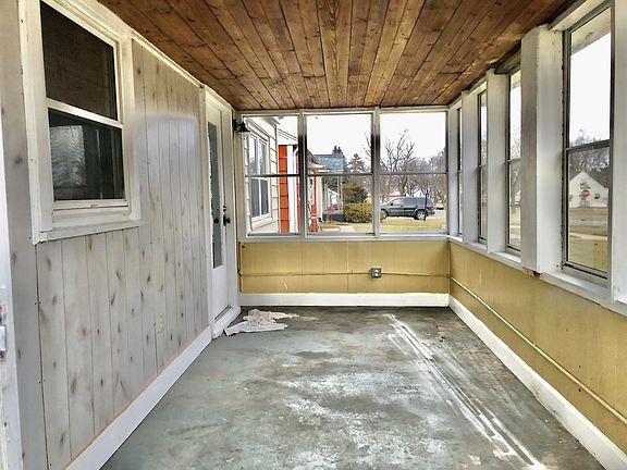 2nd image of 924 N Sunset Ave