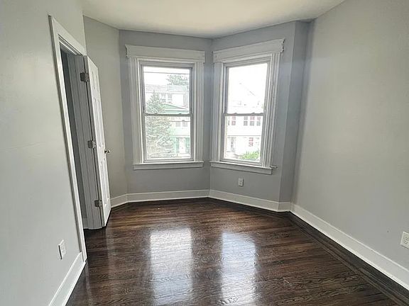 4th image of 572 S Clinton St Floor 1