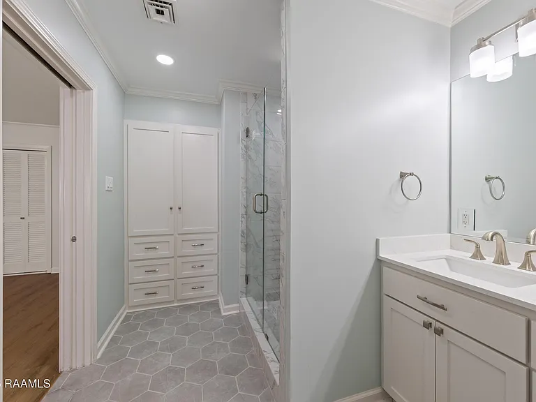 223 Stephanie Ave — Photo 17