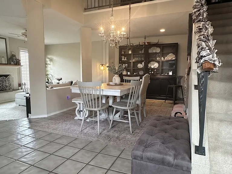 2511 E Shaw Butte Dr — Photo 2