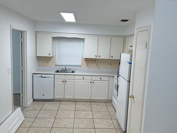 3rd image of 3611 W Cass St