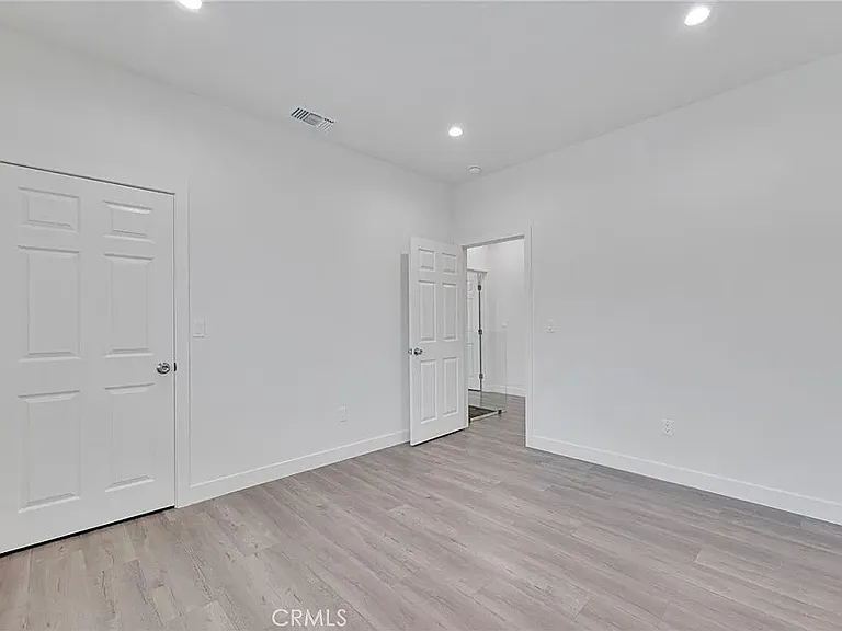 6742 Radford Ave — Photo 11