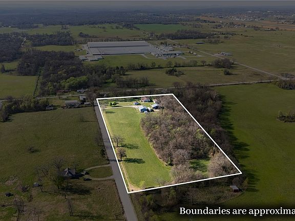 5th image of 14745 Russell Rd