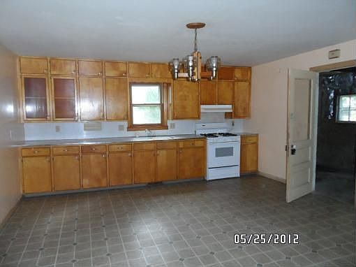 2nd image of 118 SW 6th St