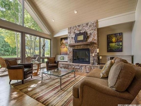 3rd image of 2710 Creek Ct