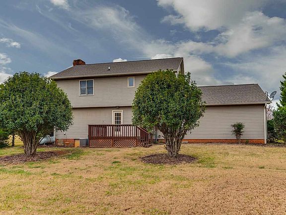 3rd image of 184 Woodset Dr