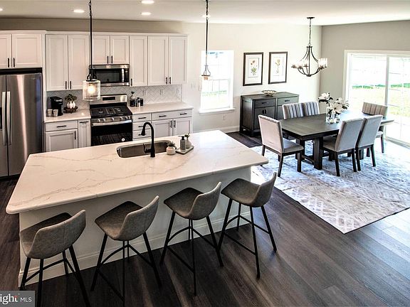 2nd image of 2 Lavender Ln