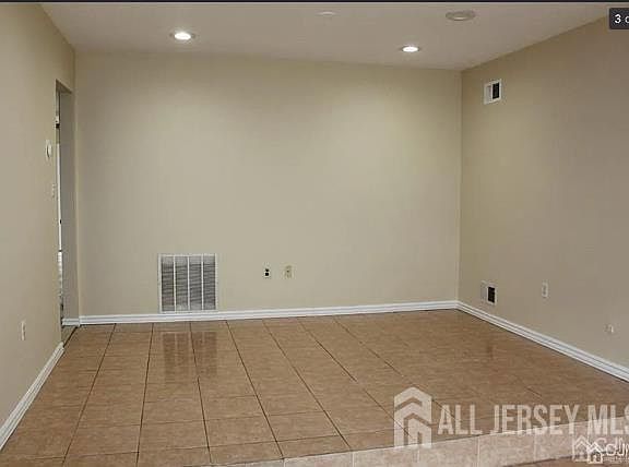 4th image of 1363 Thomas Ave