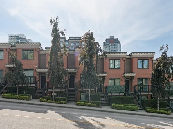 838 Royal Ave #4, New Westminster, BC V3M 1J9