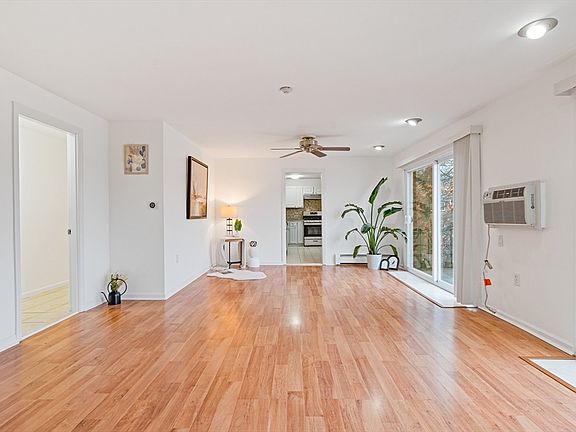 4th image of 101 Edgelawn Ave APT 11