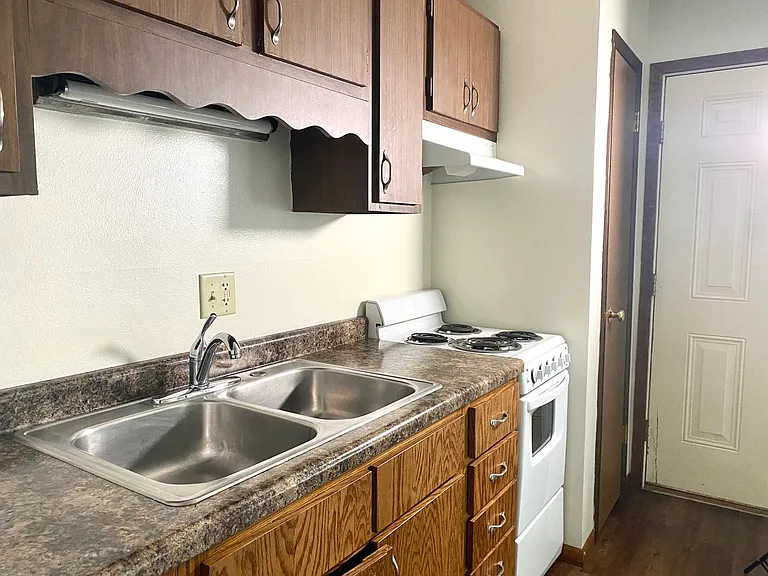 1030 E Court St — Photo 5