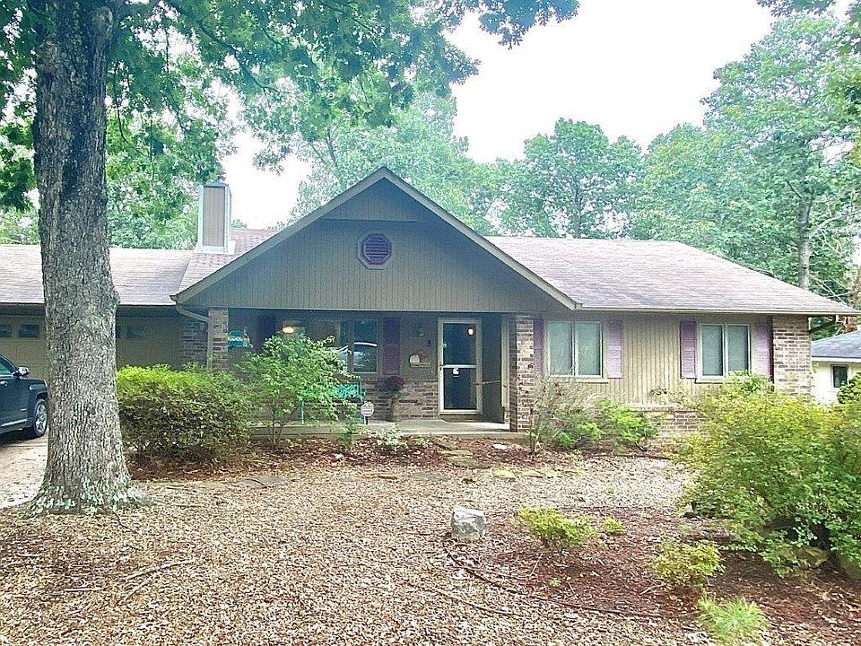 1st image of 17 Deddington Dr